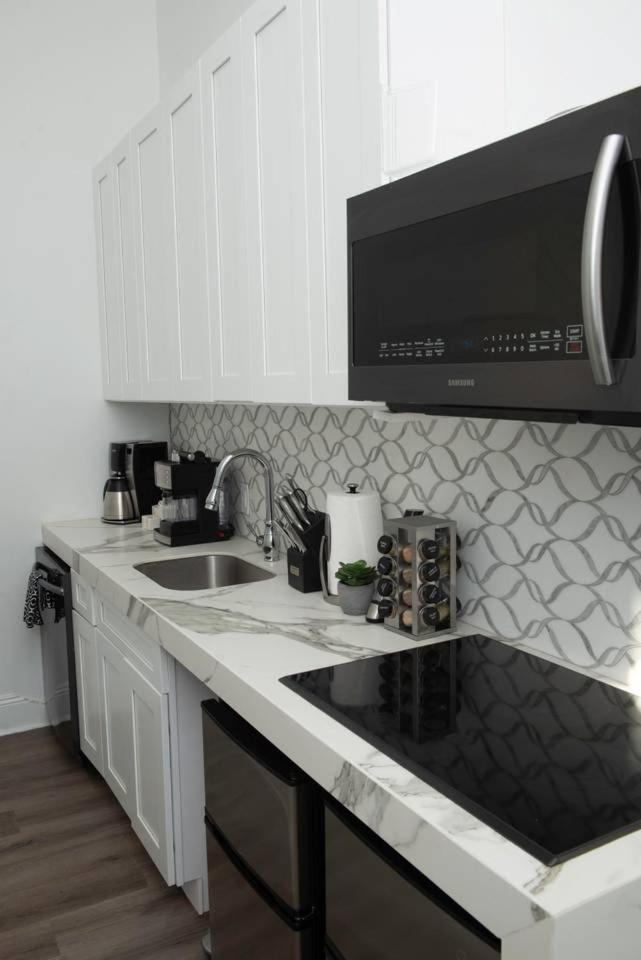 4 Bedroom - Sleeps 8! Best Location Next To Bourbon Street! Новый Орлеан Экстерьер фото